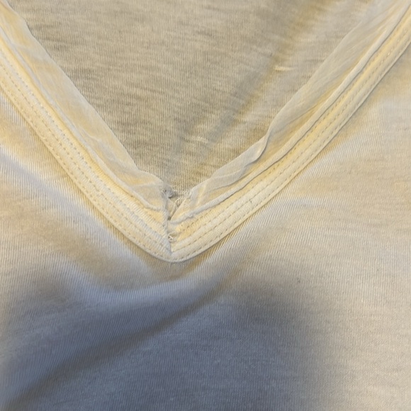 Hollister White Logo V-neck Quarter Sleeve Tee Top - Picture 12 of 12